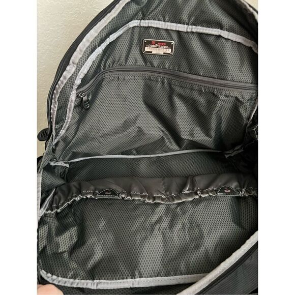 Tumi T-Tech Men's Black Nylon Expandable CarryOn  Bag #5540D - Picture 4 of 11